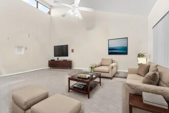 608 Lakeview Dr E in Royal Palm Beach, FL - Building Photo - Building Photo