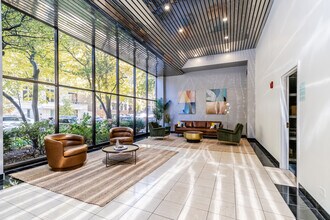 2754 N Hampden Ct in Chicago, IL - Building Photo - Building Photo