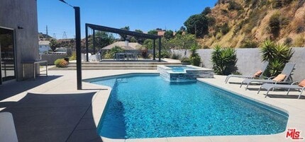 1565 Glen Oaks Blvd in Pasadena, CA - Building Photo - Building Photo