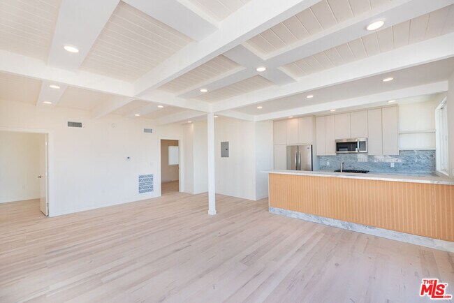 7273 Birdview Ave in Malibu, CA - Building Photo - Building Photo