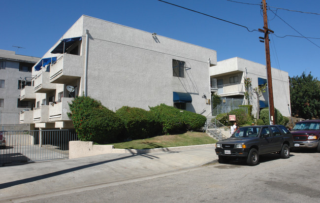 15635 Leadwell St in Van Nuys, CA - Building Photo - Building Photo