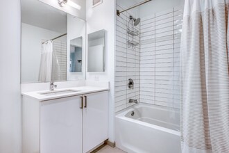 413 S Halsted St in Chicago, IL - Foto de edificio - Building Photo