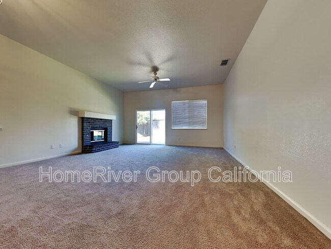 1615 Lupine Way in Lincoln, CA - Foto de edificio - Building Photo