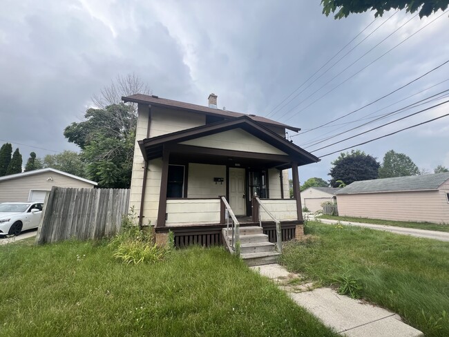 1320 Swift Ave in Sheboygan, WI - Foto de edificio - Building Photo