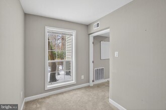 10114 Oakton Terrace Rd in Oakton, VA - Building Photo - Building Photo