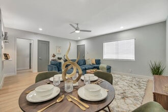 Palm View Village (Furnished Units Available) in Inglewood, CA - Foto de edificio - Building Photo