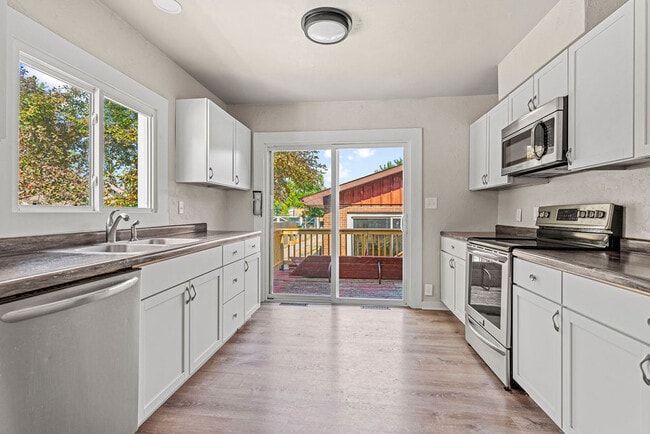 1236 Jackson St in Oshkosh, WI - Building Photo - Building Photo