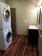 90 Washington St, Unit B in Waterloo, NY - Foto de edificio - Building Photo