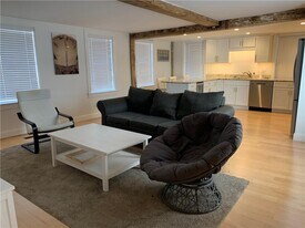 5 Division St in Newport, RI - Building Photo