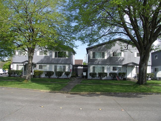 Triangle Garden Apartments in Longview, WA - Building Photo - Building Photo