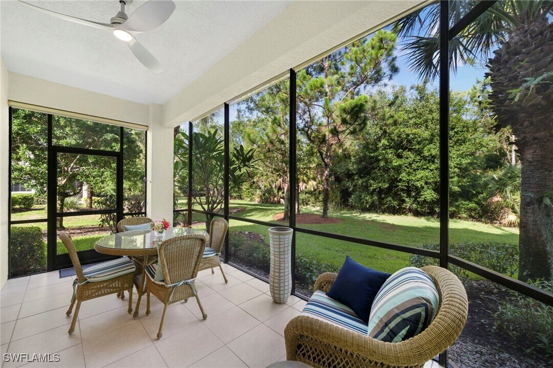 7837 Hawthorne Dr in Naples, FL - Building Photo