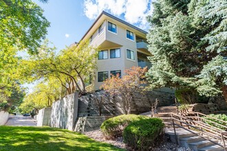 Lakewood Estates Senior Apartments in Lakewood, CO - Building Photo - Building Photo