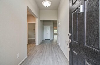 4603 Bay Vista Dr in Mont Belvieu, TX - Building Photo - Building Photo