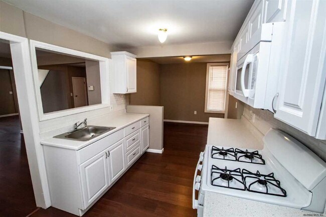 32 Walnut St in Gloversville, NY - Building Photo - Building Photo