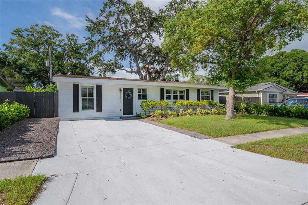 4710 W Wallace Ave in Tampa, FL - Building Photo
