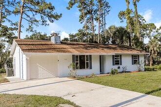 8403 Deland Ave in Fort Pierce, FL - Building Photo - Building Photo