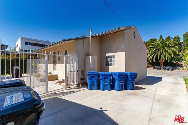 138 S Madison Ave in Los Angeles, CA - Building Photo - Building Photo