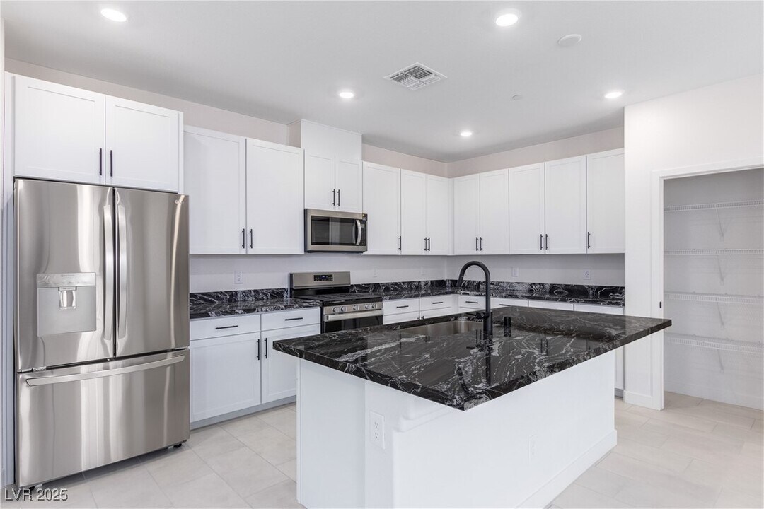 2611 Aversa St in Henderson, NV - Building Photo