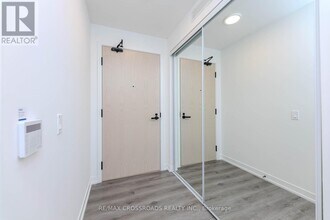 225-3225 Commerce St in Vaughan, ON - Building Photo - Building Photo