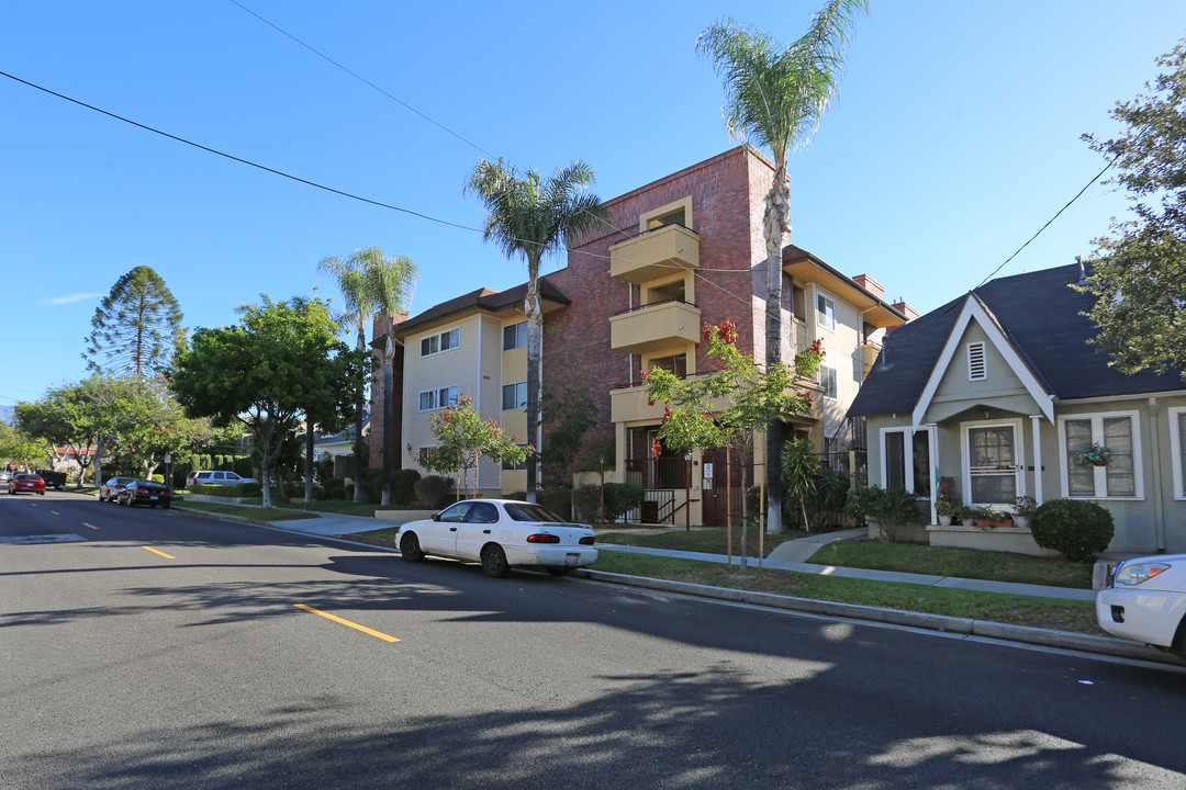 318 N Adams St in Glendale, CA - Building Photo