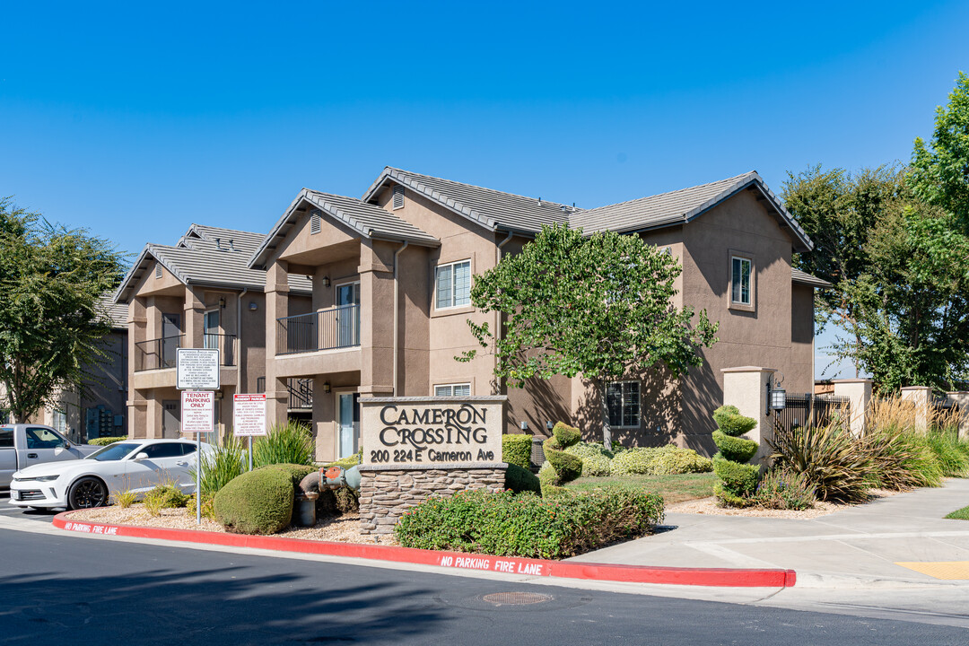 Cameron Crossing Apartments in Visalia, CA - Building Photo