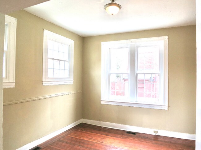 216 W Madison St