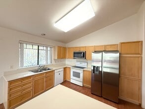 94-1034-1034 Halewili St in Waipahu, HI - Building Photo - Building Photo