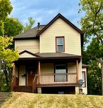 439 S Parker Dr, Unit Lower in Janesville, WI - Foto de edificio - Building Photo