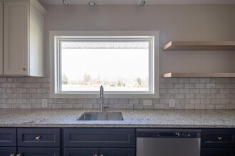 471 Ridge Rd in Hinckley, OH - Building Photo - Building Photo