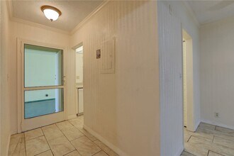1100 Ponce De Leon Cir, Unit APT W305 in Vero Beach, FL - Foto de edificio - Building Photo