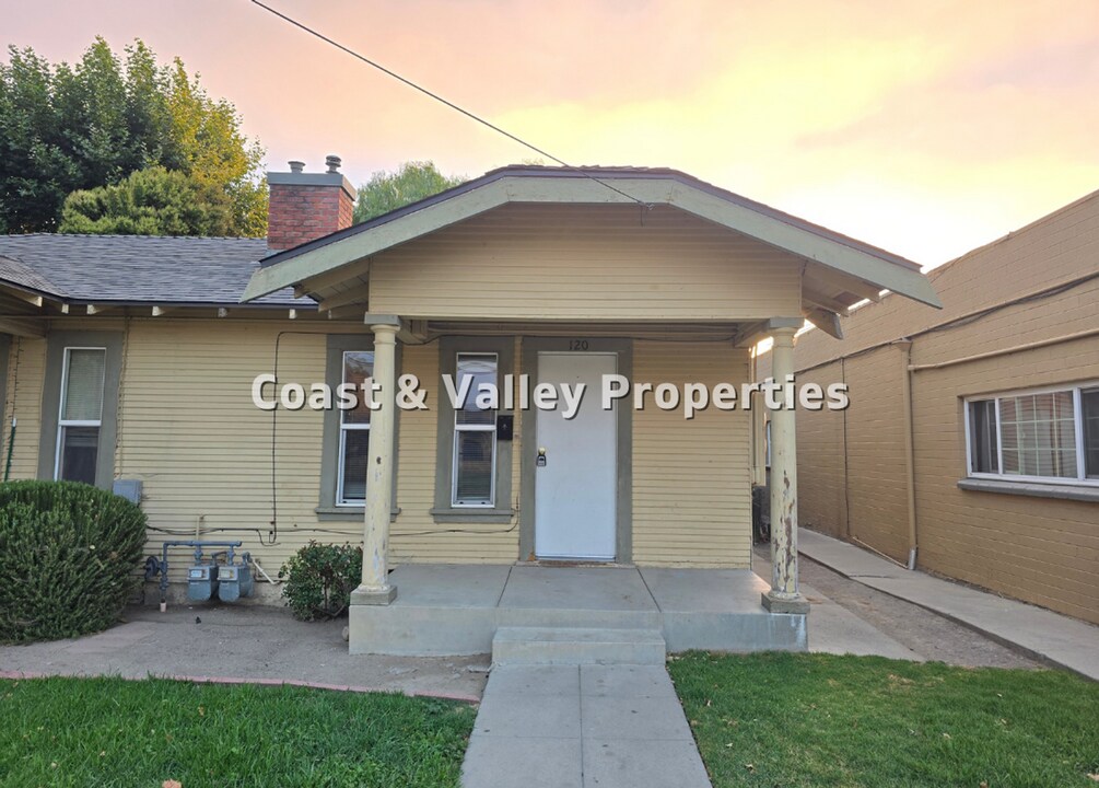 120 N Mildred Ave-Unit -120 N. Mildred Ave. in King City, CA - Foto de edificio