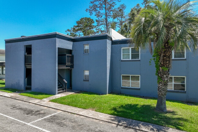 Palms West Condominiums in Tallahassee, FL - Building Photo - Building Photo