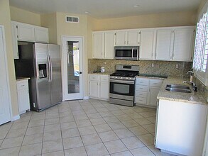 320 Camino De La Luna in Perris, CA - Building Photo - Building Photo
