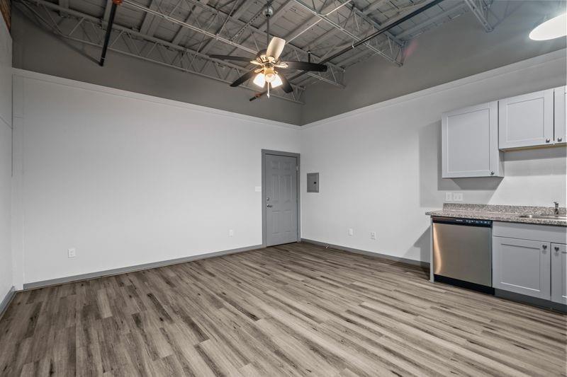 612 W Texas Ave in Baytown, TX - Building Photo