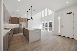 1 Riva Row in The Woodlands, TX - Building Photo