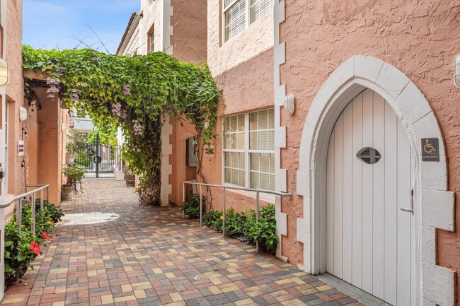 405 Española Wy in Miami Beach, FL - Building Photo - Building Photo