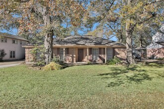 510 Shenandoah Dr in Shenandoah, TX - Foto de edificio - Building Photo