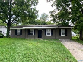 4406 Gazette Dr SW in Huntsville, AL - Building Photo