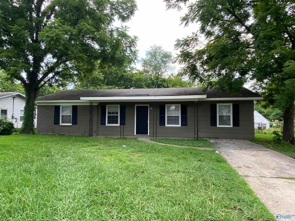 4406 Gazette Dr SW in Huntsville, AL - Building Photo