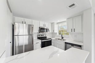 The Lennox in Ft. Myers, FL - Building Photo