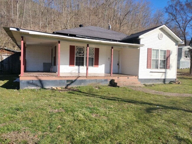 18 Jackson Ln in Evarts, KY - Building Photo - Building Photo