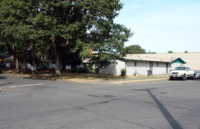 2235-2247 Lee St SE in Salem, OR - Building Photo - Building Photo