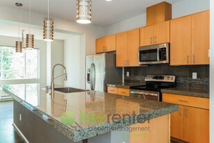 2800 SW Bataan St in Seattle, WA - Building Photo