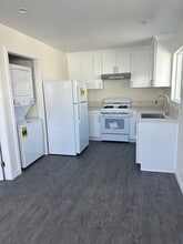 946 E 105th St, Unit 944 E 105th Street in Los Angeles, CA - Building Photo - Building Photo