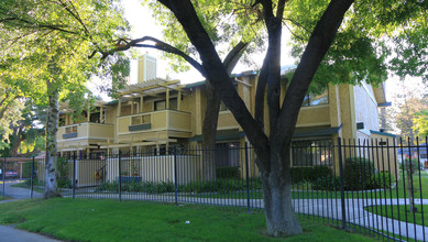 Ridgewood Apartments in Woodland, CA - Building Photo - Building Photo