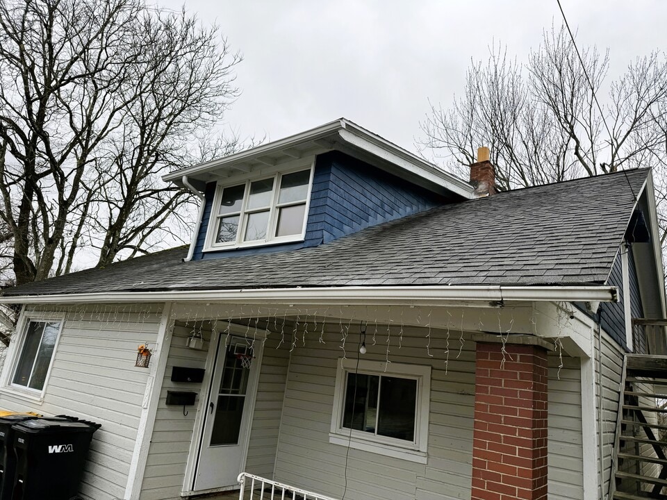 909 Perry Hwy, Unit 2nd floor in Pittsburgh, PA - Foto de edificio