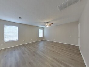 16783 Fallen Timbers Dr in Conroe, TX - Building Photo - Building Photo