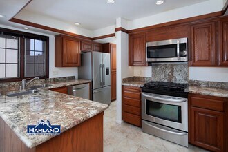 8668 Villa La Jolla Dr in San Diego, CA - Building Photo - Building Photo