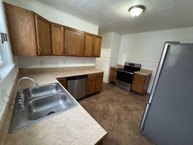 29 Court St in Newport, NH - Building Photo - Building Photo