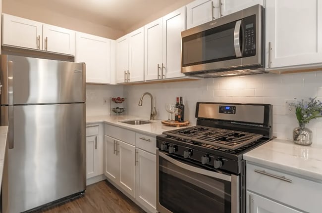 7250 Walnut St in Upper Darby Township, PA - Building Photo - Building Photo